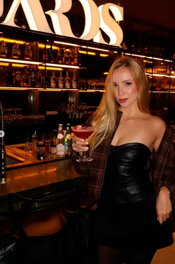 Cliente no bar do Gards